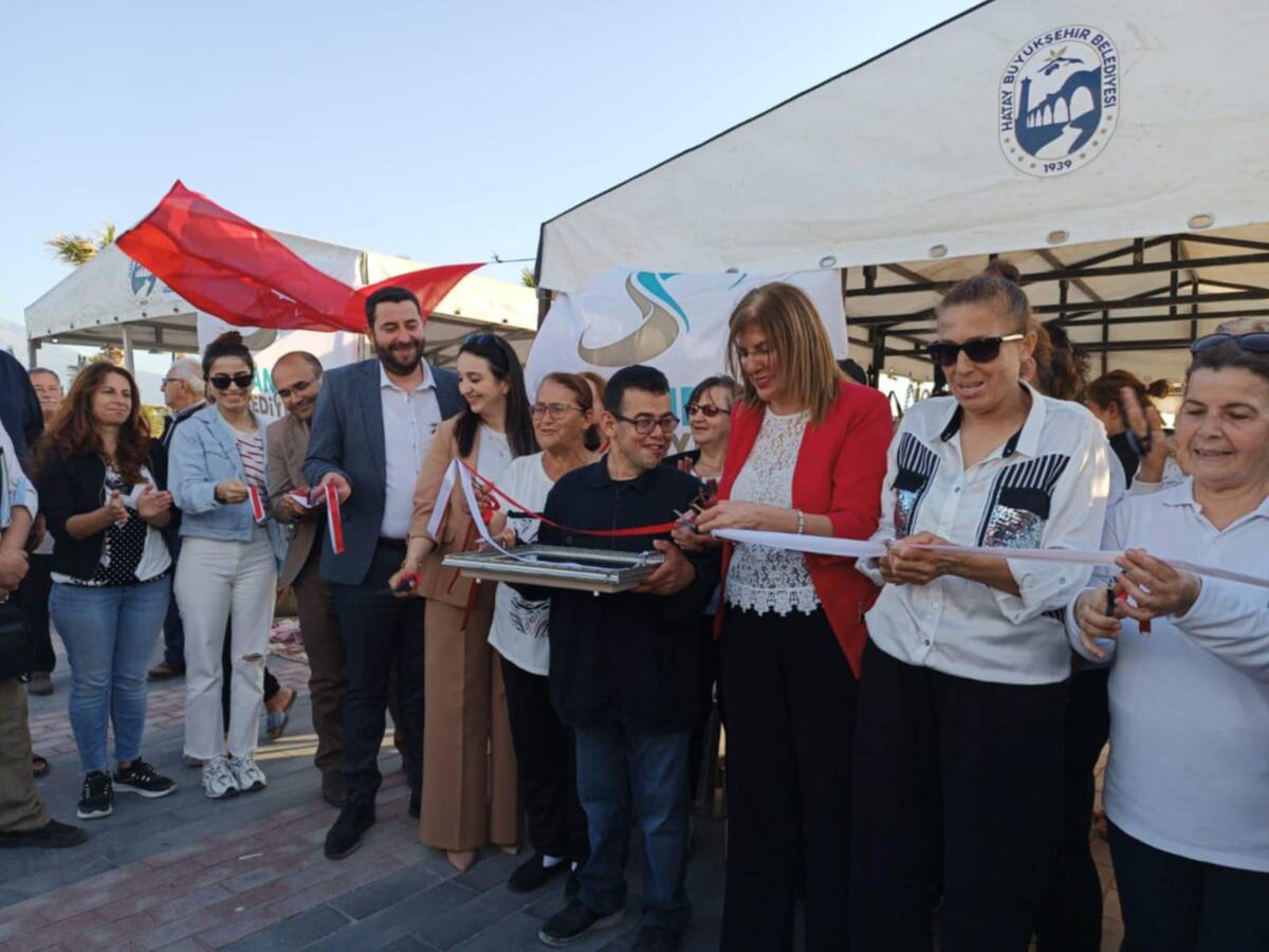 Hatay’ın Samandağ ilçesinde, kadınların el emeğiyle ürettikleri ürünlerin yer aldığı