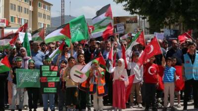 Hatay’da düzenlenen “Adım Adım Özgürlüğe Yürüyüşü,” sivil toplum kuruluşlarının öncülüğünde