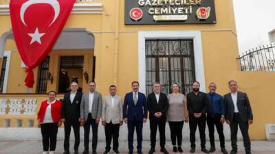 Hatay Valisi Mustafa Masatlı, İskenderun Gazeteciler Cemiyeti’ni ziyaret ederek Başkan