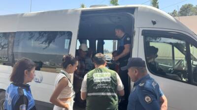 Antakya’da, Yeşilay Hatay Şubesi öncülüğünde gerçekleştirilen bilinçlendirme etkinliğinde, trafikte bağımlılıkla