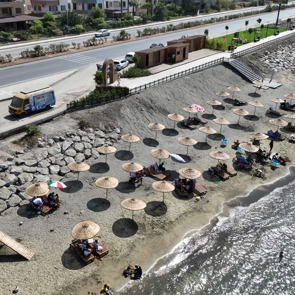 Hatay Büyükşehir Belediyesi (HBB), kentin farklı noktalarında hizmete açtığı plajlarda
