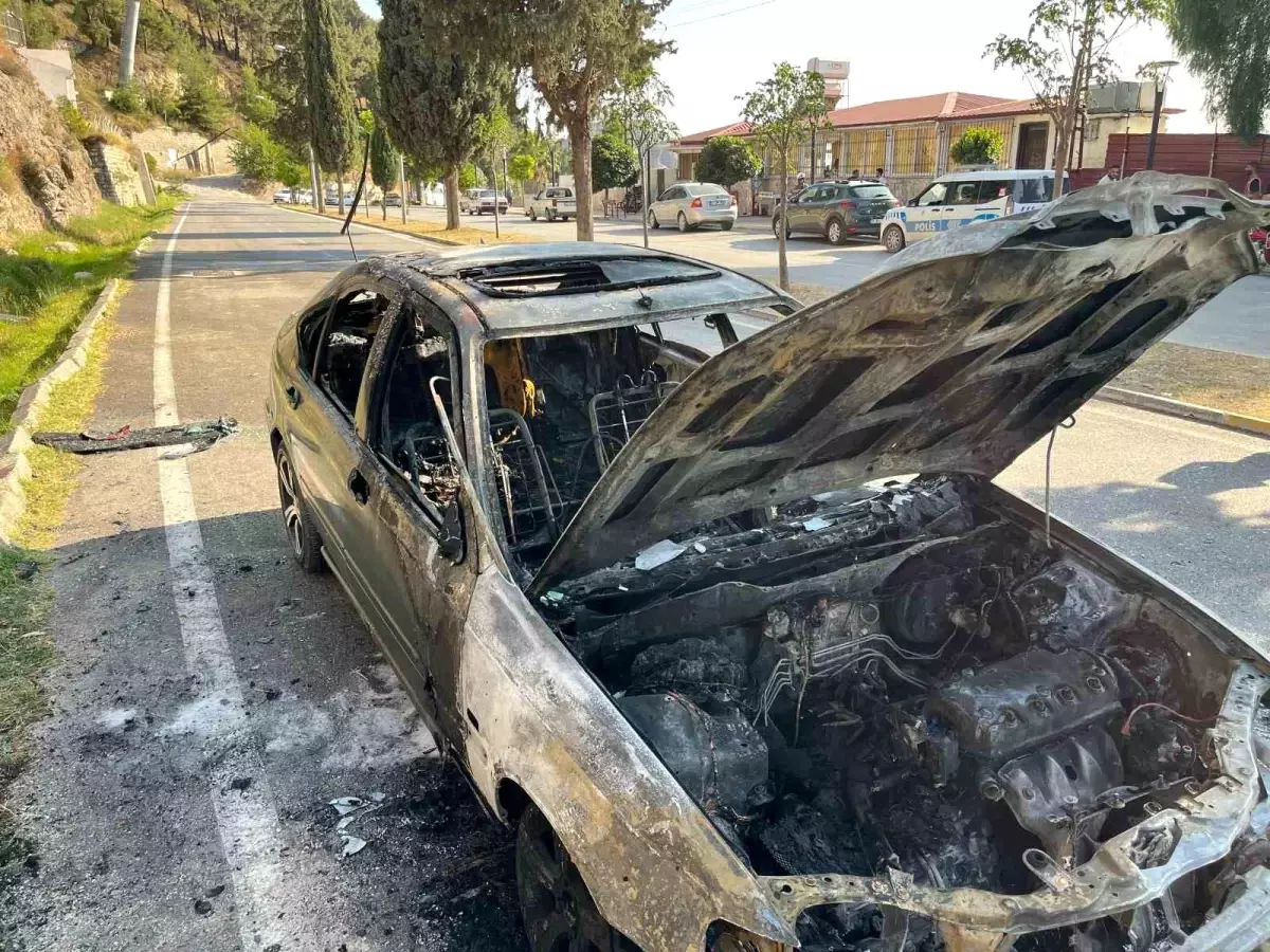 Hatay’ın Antakya ilçesinde seyir halindeki bir otomobil bilinmeyen bir nedenle