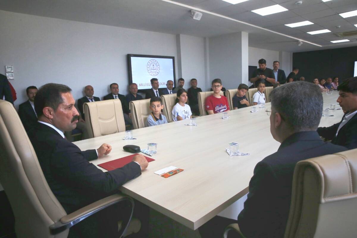 Hatay Valisi Mustafa Masatlı, Milli Eğitim Bakanlığı tarafından düzenlenen İlköğretim