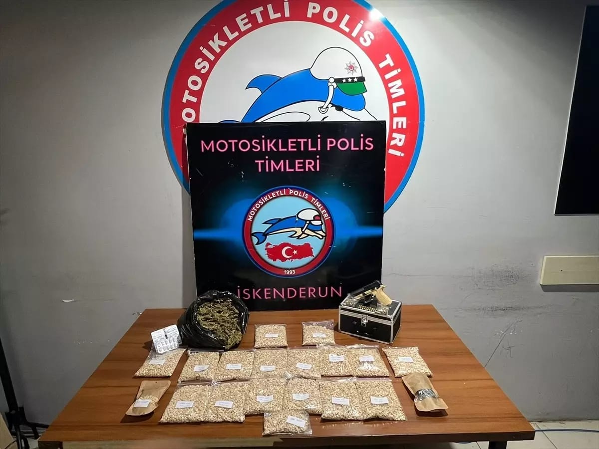 Hatay’ın İskenderun ilçesinde polis ekiplerince düzenlenen uyuşturucu operasyonunda 33 bin