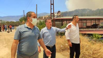 Hatay’ın Üçgedik Mahallesi’nde meydana gelen yangın, çevre ilçelerden gelen destek