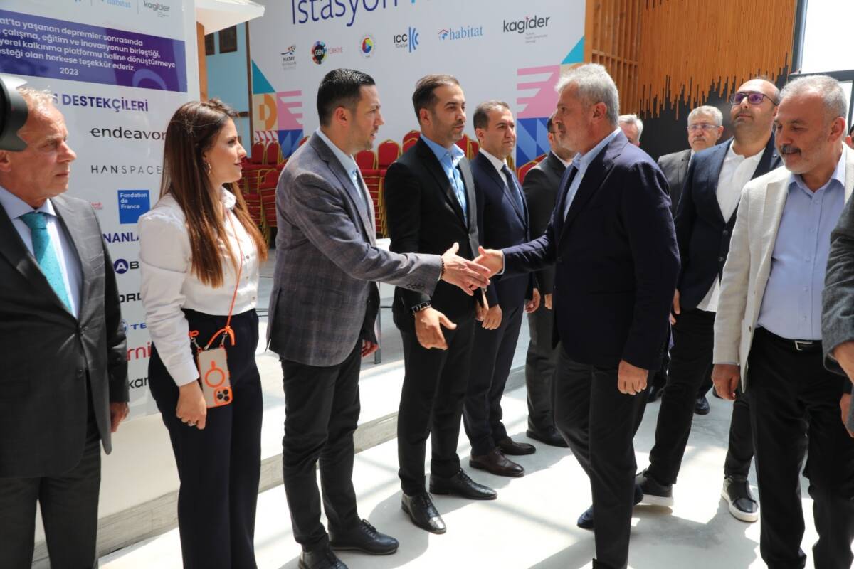 Hatay Büyükşehir Belediye Başkanı Mehmet Öntürk, Kurban Bayramı dolayısıyla belediye