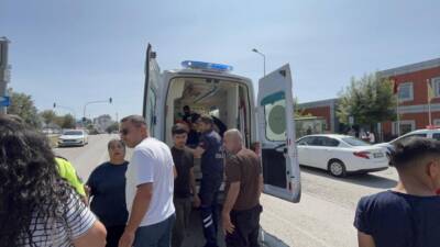   Hatay’ın İskenderun ilçesinde meydana gelen trafik kazasında, yolun karşısına