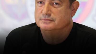 Fenerbahçe Spor Kulübü Asbaşkanı ve kulüp sözcüsü Acun Ilıcalı, görevinden