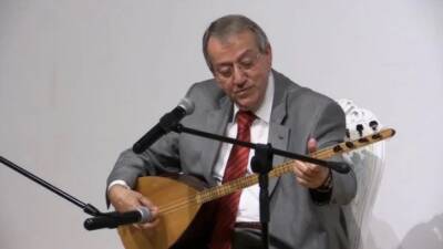 Türk halk müziğinin yaşayan hafızalarından biri olan Mehmet Erenler, 79