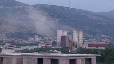 Hatay’ın Samandağ ilçesi Atatürk Mahallesi’nde çevre yolu kenarında kurulan beton