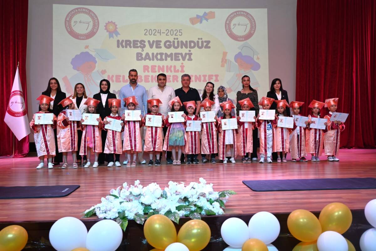 Hatay Mustafa Kemal Üniversitesi (HMKÜ) Kreşi’nde mezuniyet heyecanı yaşandı. Minik