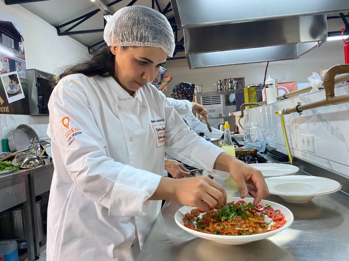 KADEM’in “Daha Güçlü Yarınlar, Daha Güçlü Kadınlar Projesi” kapsamında Hatay’ın