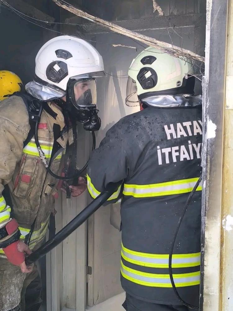 Hatay’ın Antakya ilçesi Alahan Mahallesi’nde kurulu konteyner kentte çıkan yangın,