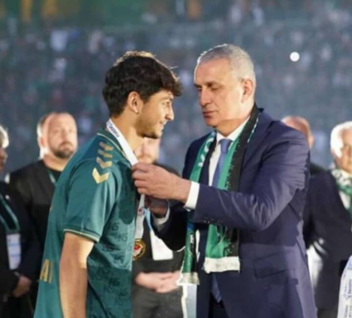 Hataylı Mikdat Çil, Kocaelispor’un Parlayan Yıldızı Oldu Hatay’da doğup büyüyen 18 yaşındaki Mikdat Çil, yaşadığı tüm zorluklara