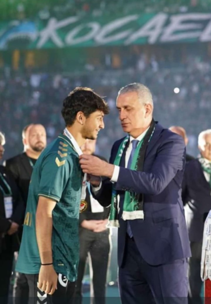 Hatay’da doğup büyüyen 18 yaşındaki Mikdat Çil, yaşadığı tüm zorluklara