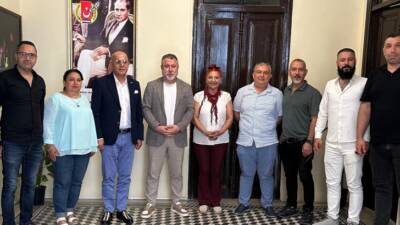 İskenderun’un tanınmış iş insanlarından Uğur Ateş, İskenderun Gazeteciler Cemiyeti’ni ziyaret