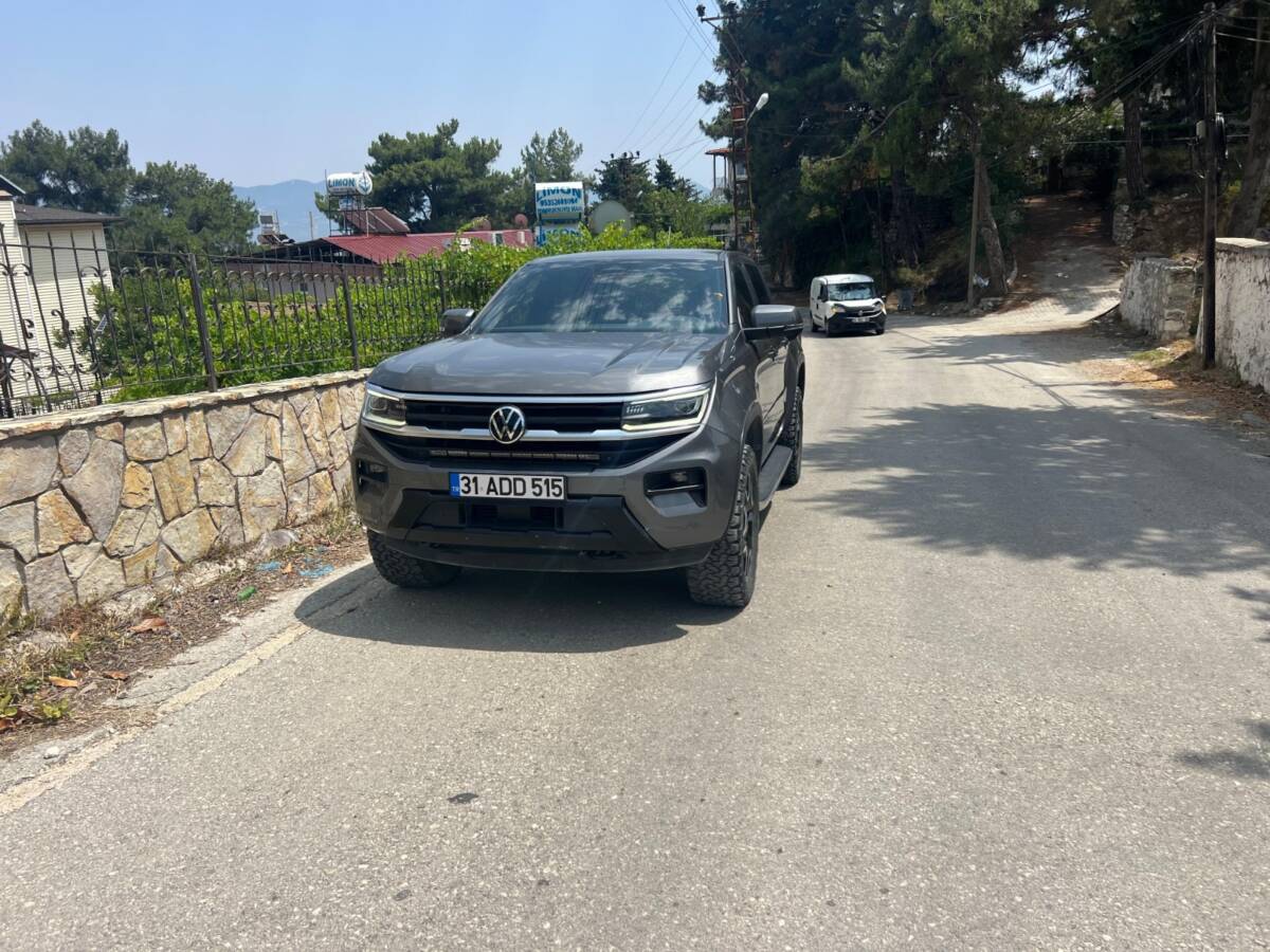 Hatay’ın Samandağ ilçesinde trafikte araçla drift yaparak hem kendi hem