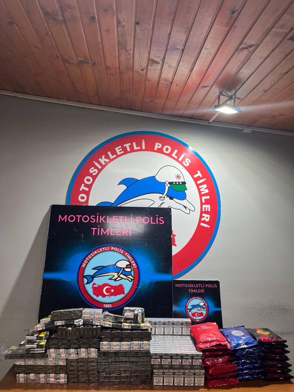 Hatay Emniyet Müdürlüğü’nün İskenderun’daki kaçakçılıkla mücadele operasyonunda bandrolsüz sigara ve