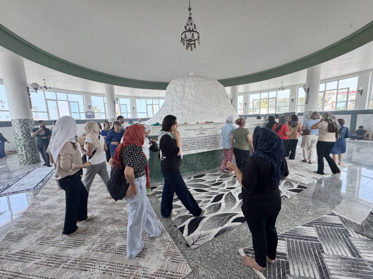 Hatay’ın Samandağ ilçesinde, Hazreti Muhammed’in Veda Haccı dönüşü Hazreti Ali’yi