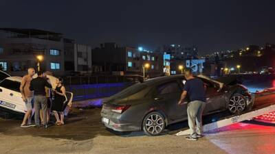 Hatay’ın İskenderun ilçesinde iki otomobilin çarpışması sonucu meydana gelen trafik