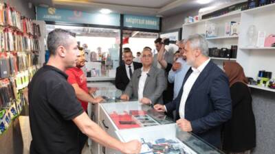 Hatay Büyükşehir Belediye Başkanı Mehmet Öntürk, Altınözü ilçesinde gerçekleştirdiği ziyaretlerde