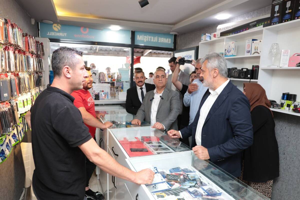 Hatay Büyükşehir Belediye Başkanı Mehmet Öntürk, Altınözü ilçesinde gerçekleştirdiği ziyaretlerde