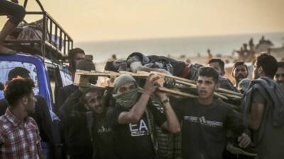 Gazze’nin Han Yunus kentinde, yardım tırı bekleyen sivillere yönelik İsrail