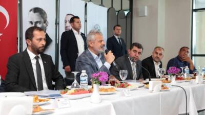 Hatay Büyükşehir Belediye (HBB) Başkanı Mehmet Öntürk, yerel yönetimlerle iş