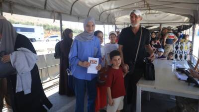 Hatay’da bulunan Cilvegözü Sınır Kapısı’nda okulların sona ermesiyle yoğunluk yaşanmaya