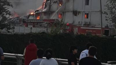 Hatay’ın Antakya ilçesinde işçilerin barındığı prefabrik yatakhanede çıkan yangın kısa