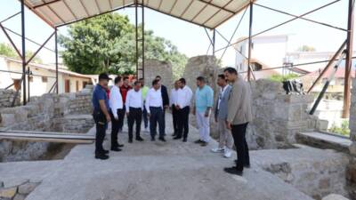 Hatay’ın Arsuz ilçesinde, 6 Şubat 2023 tarihinde yaşanan depremlerde kısmen