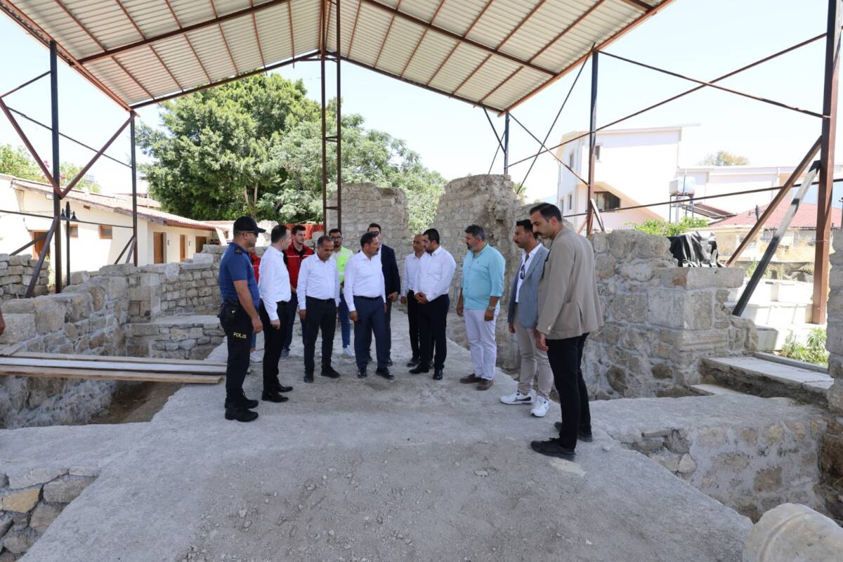 Hatay’ın Arsuz ilçesinde, 6 Şubat 2023 tarihinde yaşanan depremlerde kısmen