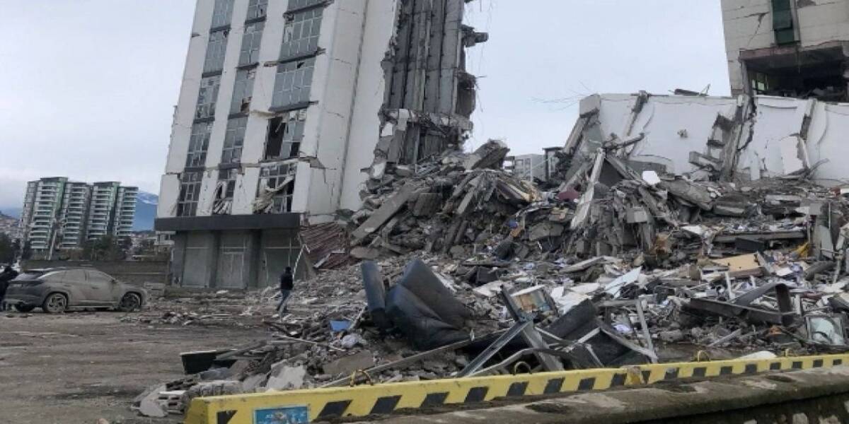 Hatay’ın İskenderun ilçesinde 6 Şubat depremlerinde yıkılarak 14 cana mal