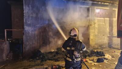 Kırıkhan’ın 408 Evler Mahallesi’nde çıkan yangında tek katlı müstakil ev