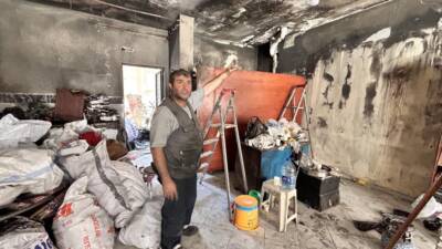 Hatay’ın İskenderun ilçesinde gece saatlerinde çıkan yangın, 35 yıllık motosiklet