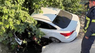 Hatay’ın Antakya ilçesinde kontrolden çıkan otomobilin şarampole uçması sonucu meydana