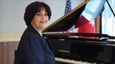 Uluslararası alanda tanınan piyanist, besteci ve müzik terapisti Renan Koen,