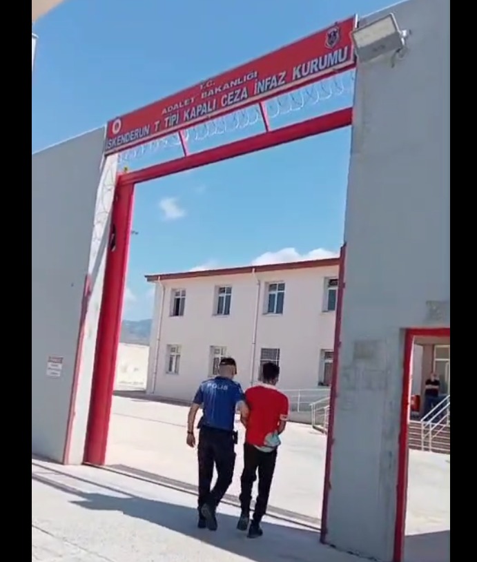 Hatay’ın Arsuz ilçesinde şehir içi taşımacılık yapan bir minibüste yolcu