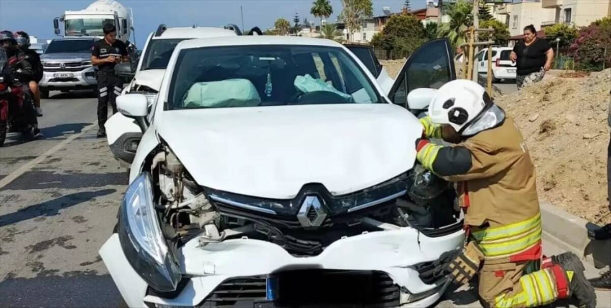 Hatay’ın Arsuz ilçesinde 5 aracın karıştığı zincirleme trafik kazasında 1