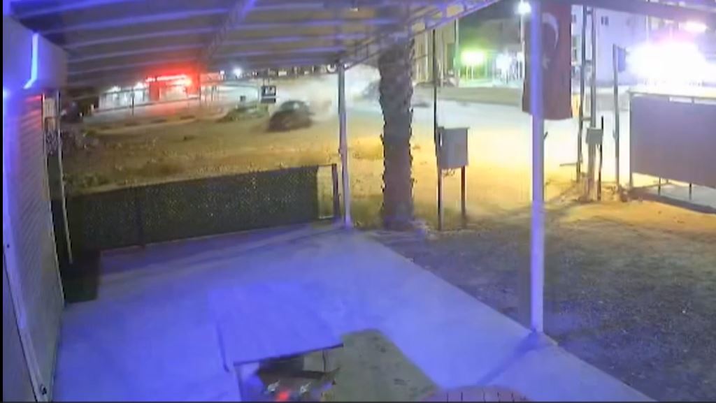 Hatay’ın Arsuz ilçesinde meydana gelen trafik kazasında, hafif ticari araç