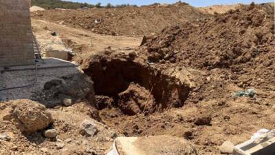 Hatay’ın Antakya ilçesi Dikmece Mahallesi’nde yürütülen atık su altyapı çalışmaları