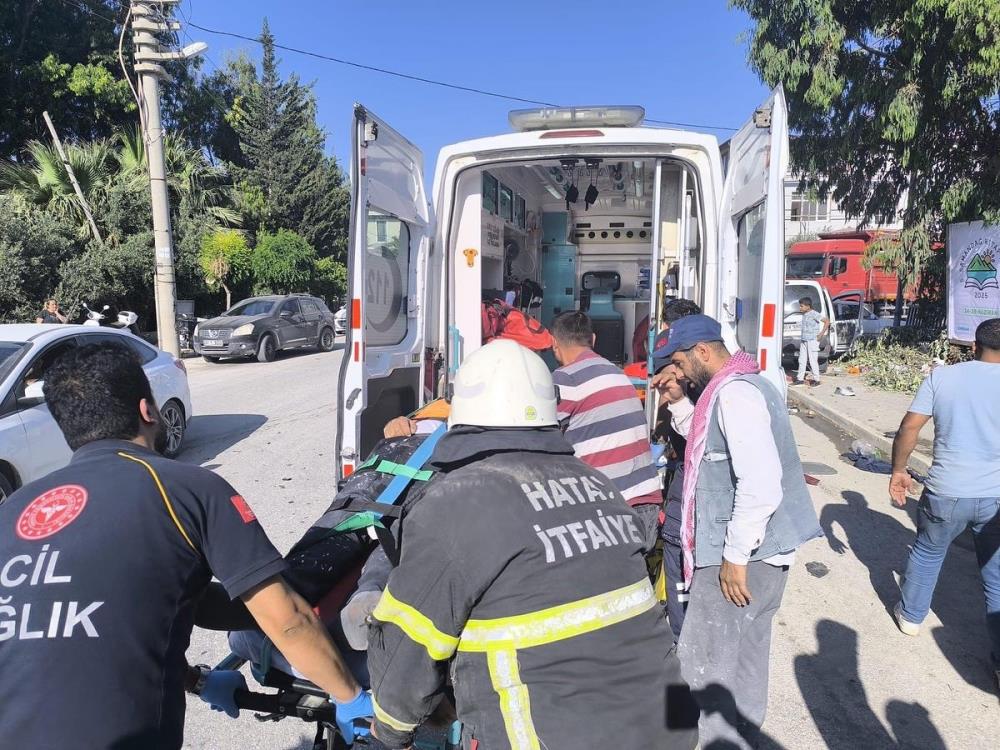 Hatay’ın Samandağ ilçesinde meydana gelen trafik kazasında 5 kişi yaralandı.
