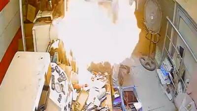 Hatay’ın Antakya ilçesinde bir telefon tamir dükkanında tamire getirilen cep