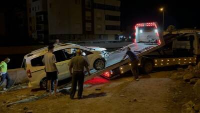Hatay’ın İskenderun ilçesinde gece saatlerinde meydana gelen kazada, bir otomobil
