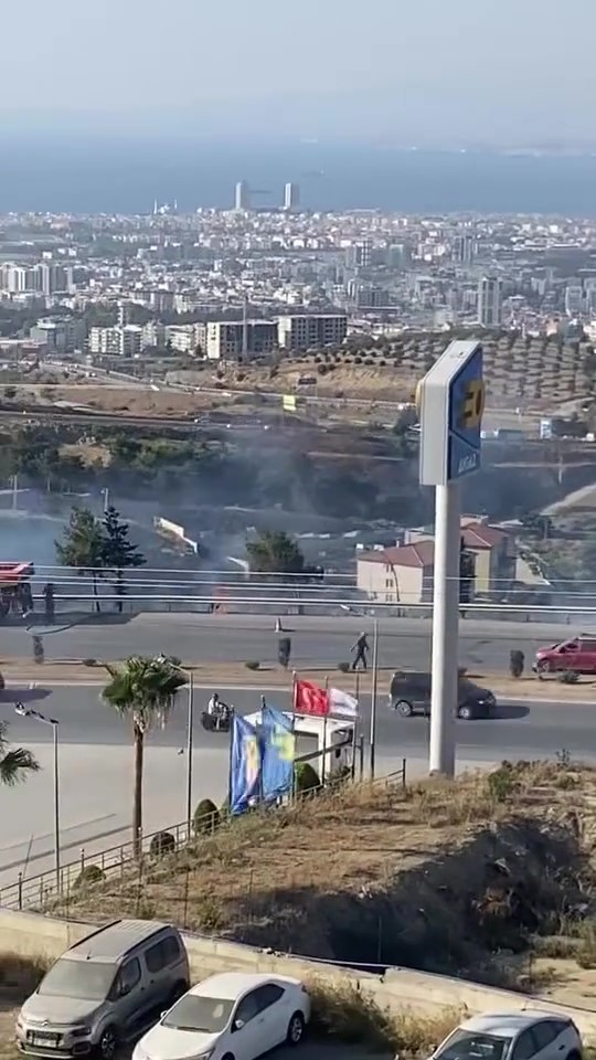 Hatay’ın Belen ilçesinde, buğday hasadının ardından anızların tutuşması sonucu yangın