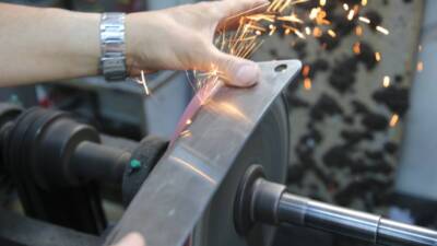 Kurban Bayramı yaklaşırken, Hataylı vatandaşlar bıçaklarını bileylemek ve yeni kesici