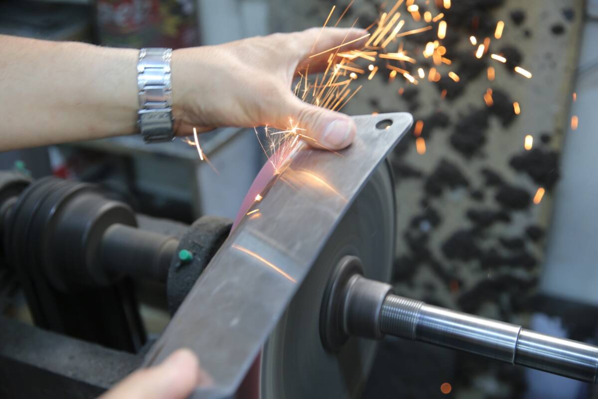 Kurban Bayramı yaklaşırken, Hataylı vatandaşlar bıçaklarını bileylemek ve yeni kesici