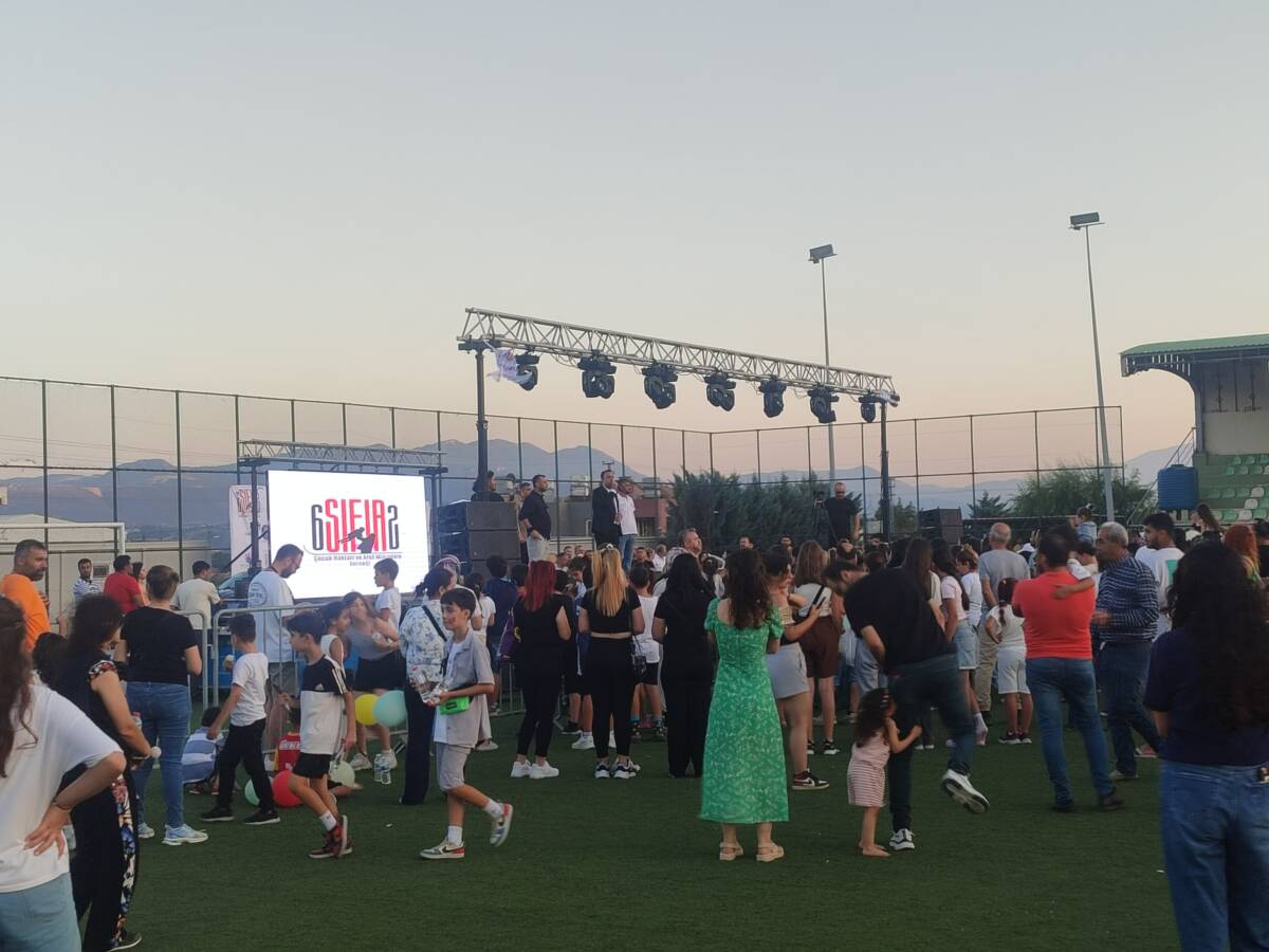 Hatay’ın Defne ilçesinde düzenlenen çocuk etkinliği, savaş ve deprem yaralarını