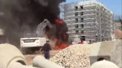 Hatay’ın Kırıkhan ilçesi Alsancak Mahallesi’nde bulunan bir inşaat şantiyesinde yangın