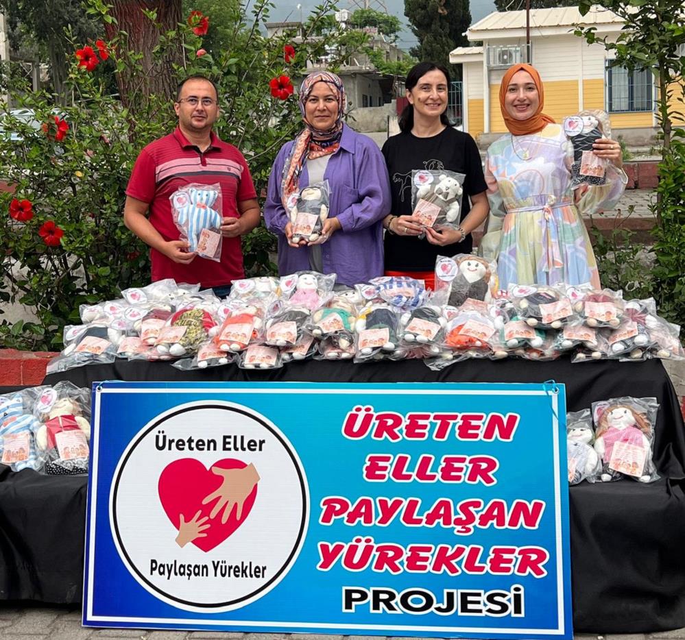 Konaklı İlkokulu’nda sınıf öğretmeni Zübeyde Porsuk’un öncülüğünde yürütülen “Üreten Eller,